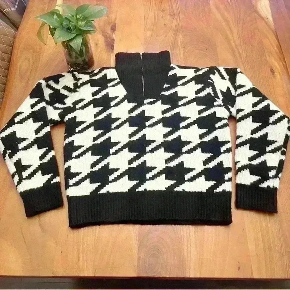 Houndstooth Turtle Neck Black & White Sweater Jumper with Zip Up  Collar. - Picture 6 of 12
